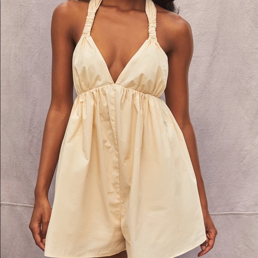 NWT Lulu’s Totally Sweet On You Cream Halter Cutout Romper Size M